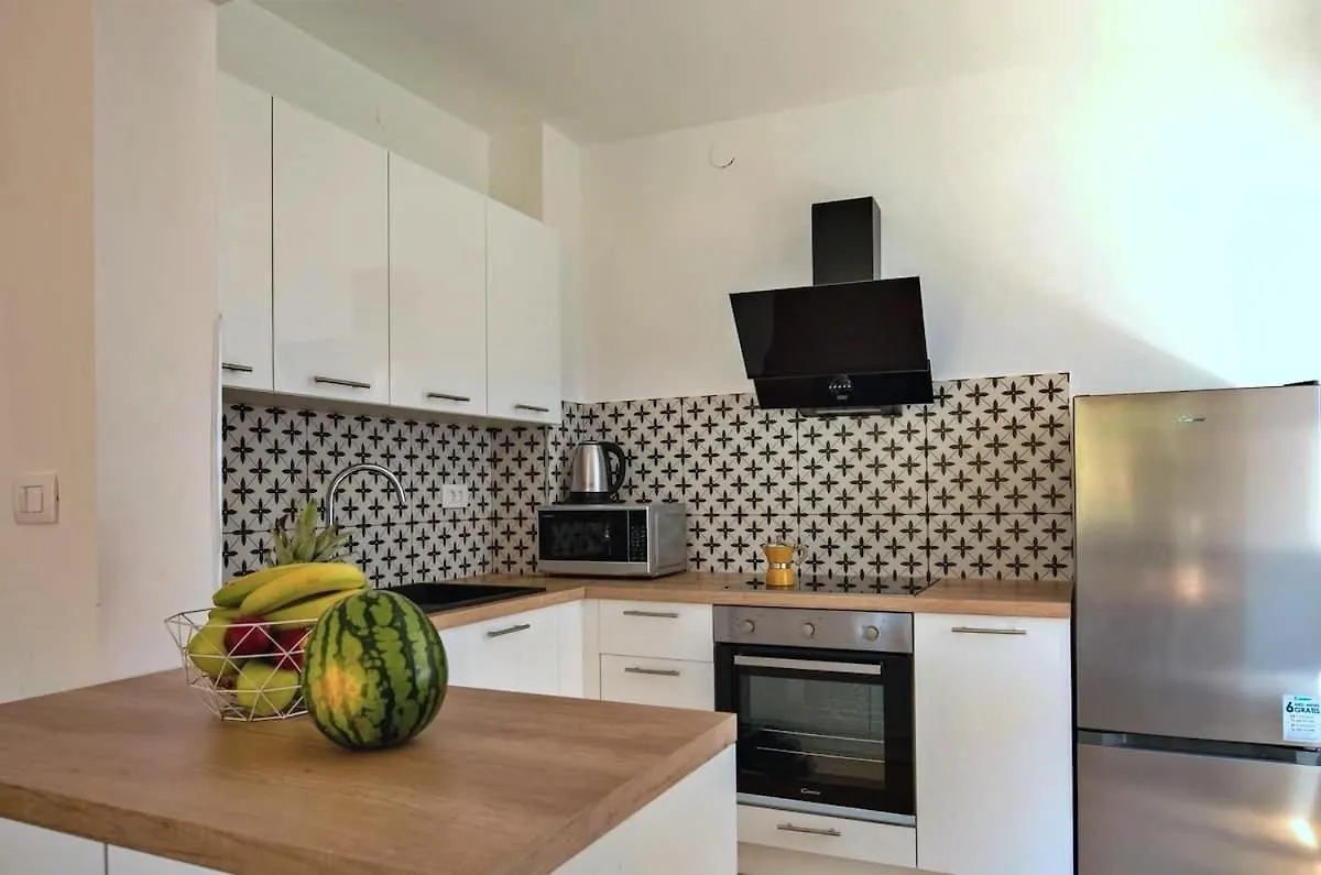 Flora Relax House, Free Parking Villa Peroj 0*,  Croatia