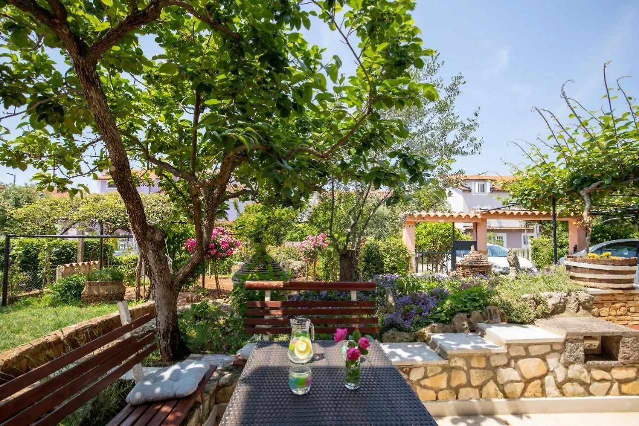 Flora Relax House, Free Parking Villa Peroj 0*,  Croatia